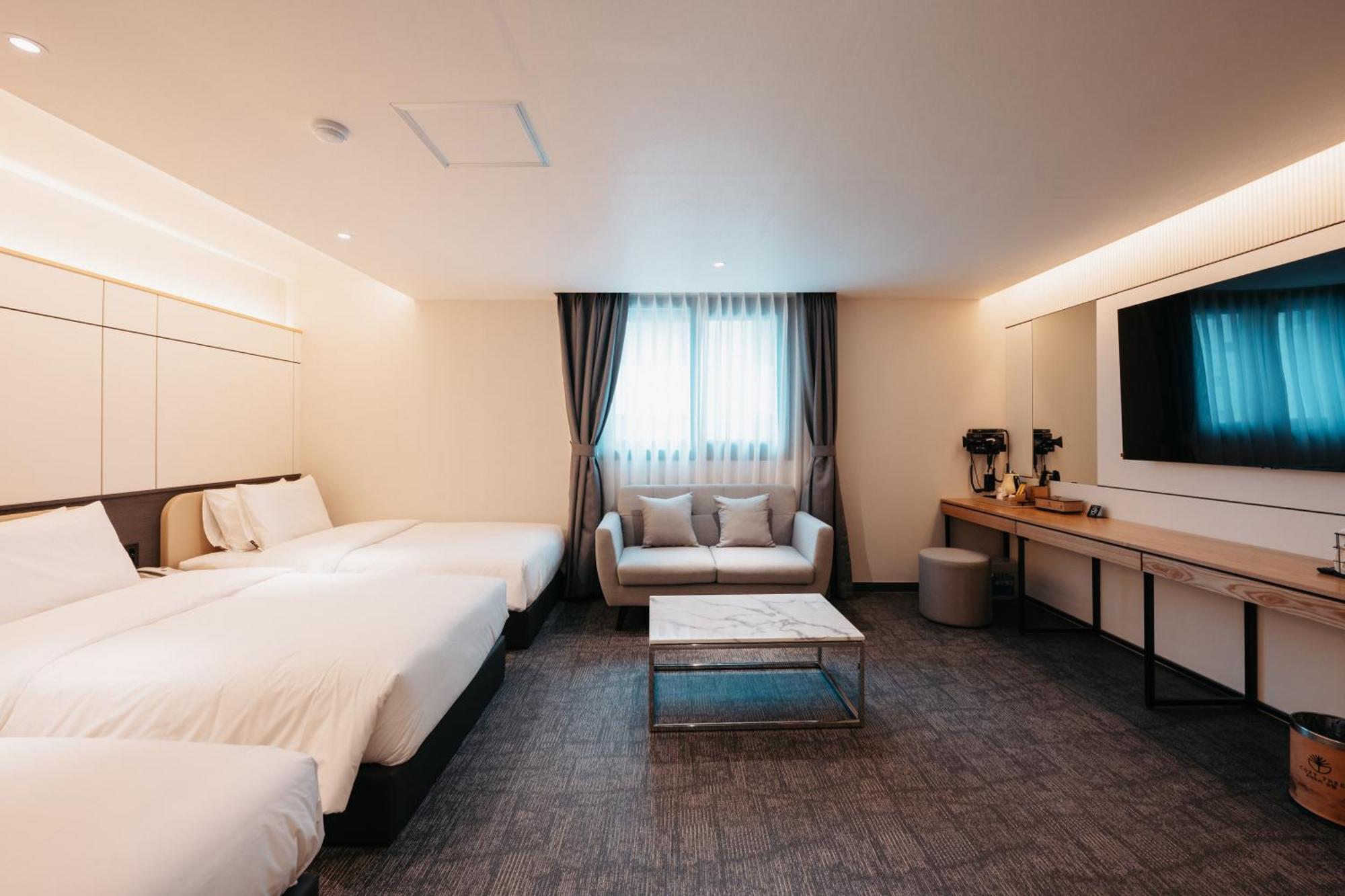 Cozy Tree Hotel Seomyeon ปูซาน ภายนอก รูปภาพ